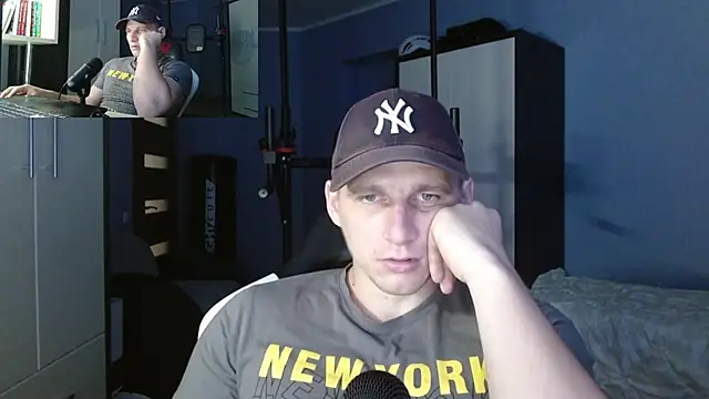 Snapshot of PoliglotJoe chatting on October 14, 1:23 pm PoliglotJoe online show from October 14, 1:23 pm