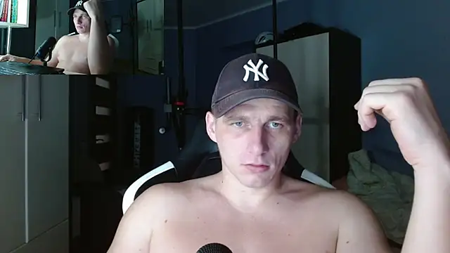 Snapshot of PoliglotJoe chatting on October 15, 2:11 am PoliglotJoe online show from October 15, 2:11 am