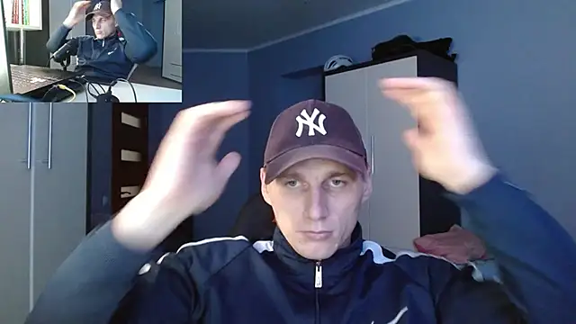 Snapshot of PoliglotJoe chatting on October 20, 1:11 pm PoliglotJoe online show from October 20, 1:11 pm