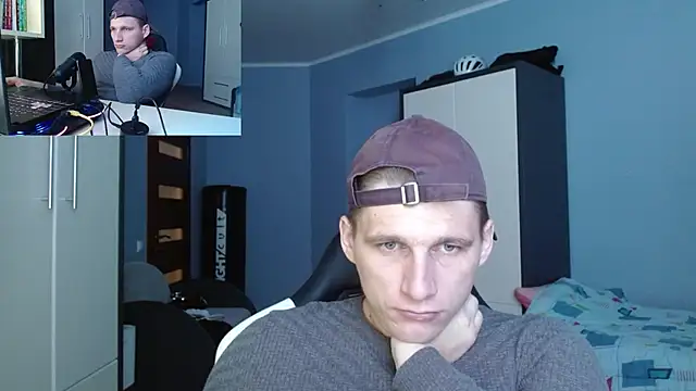 Snapshot of PoliglotJoe chatting on October 23, 6:56 am PoliglotJoe online show from October 23, 6:56 am