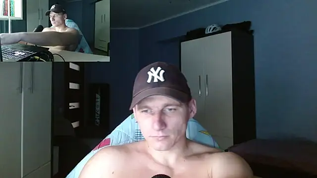 Snapshot of PoliglotJoe chatting on October 25, 1:57 am PoliglotJoe online show from October 25, 1:57 am