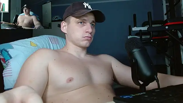 Snapshot of PoliglotJoe chatting on October 29, 2:41 pm PoliglotJoe online show from October 29, 2:41 pm