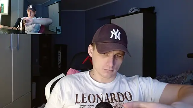 Snapshot of PoliglotJoe chatting on October 30, 12:17 pm PoliglotJoe online show from October 30, 12:17 pm