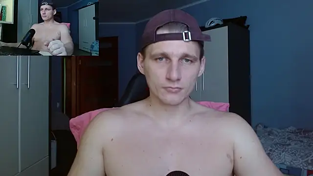 Snapshot of PoliglotJoe chatting on October 31, 7:53 am PoliglotJoe online show from October 31, 7:53 am