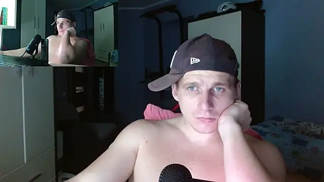 Snapshot of PoliglotJoe chatting on October 31, 7:59 pm PoliglotJoe online show from October 31, 7:59 pm