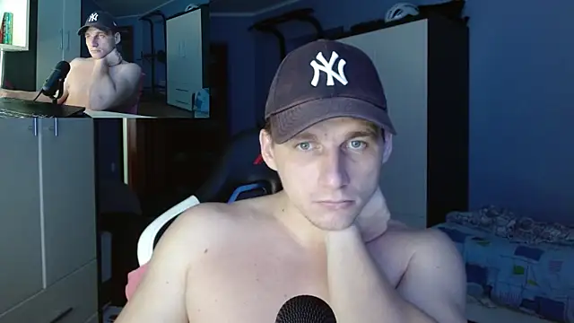 Snapshot of PoliglotJoe chatting on November 1, 12:40 pm PoliglotJoe online show from November 1, 12:40 pm