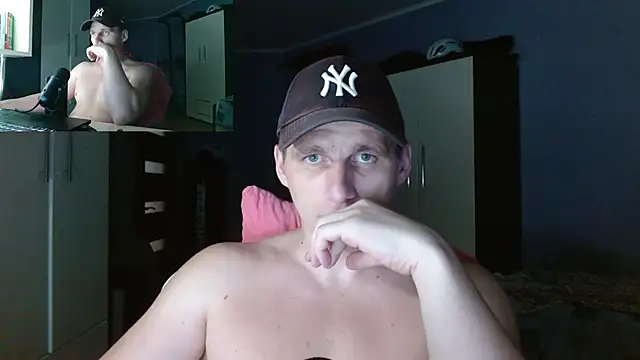 Snapshot of PoliglotJoe chatting on November 2, 8:44 pm PoliglotJoe online show from November 2, 8:44 pm