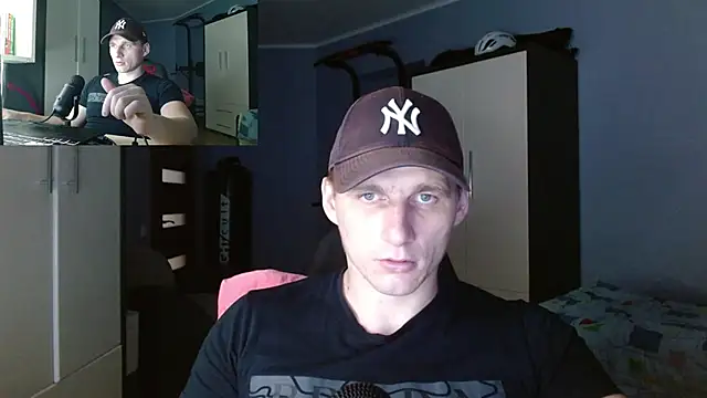 Snapshot of PoliglotJoe chatting on November 3, 7:37 pm PoliglotJoe online show from November 3, 7:37 pm