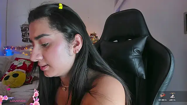 annadu011 online show from January 1, 9:09 pm