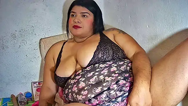 Snapshot of curvy_sex chatting on October 2, 4:19 am curvy sex online show from October 2, 4:19 am