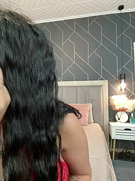 Snapshot of EmyLaveau chatting on March 5, 6:23 am EmyLaveau online show from March 5, 6:23 am