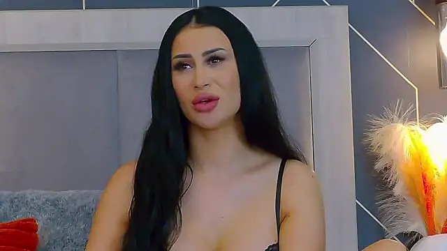 Snapshot of EmyLaveau chatting on February 19, 6:42 am EmyLaveau online show from February 19, 6:42 am