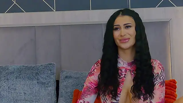 Snapshot of EmyLaveau chatting on February 24, 6:22 am EmyLaveau online show from February 24, 6:22 am