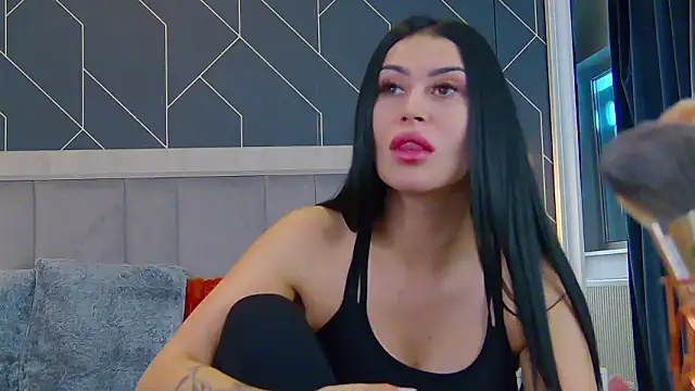 Snapshot of EmyLaveau chatting on February 25, 6:23 am EmyLaveau online show from February 25, 6:23 am