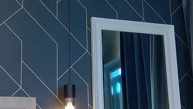 Snapshot of EmyLaveau chatting on February 27, 6:13 am EmyLaveau online show from February 27, 6:13 am