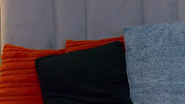 Snapshot of EmyLaveau chatting on March 2, 7:15 am EmyLaveau online show from March 2, 7:15 am