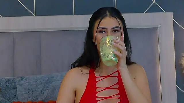 Snapshot of EmyLaveau chatting on March 3, 6:19 am EmyLaveau online show from March 3, 6:19 am