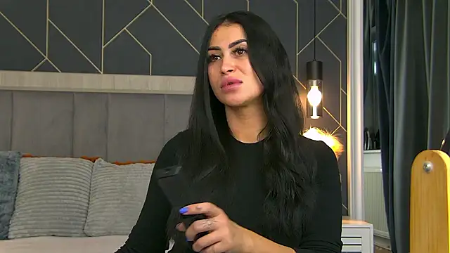 Snapshot of EmyLaveau chatting on March 18, 5:54 am EmyLaveau online show from March 18, 5:54 am