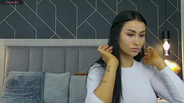 Snapshot of EmyLaveau chatting on March 23, 6:17 am EmyLaveau online show from March 23, 6:17 am