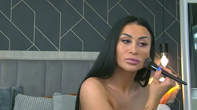 Snapshot of EmyLaveau chatting on March 25, 6:08 am EmyLaveau online show from March 25, 6:08 am