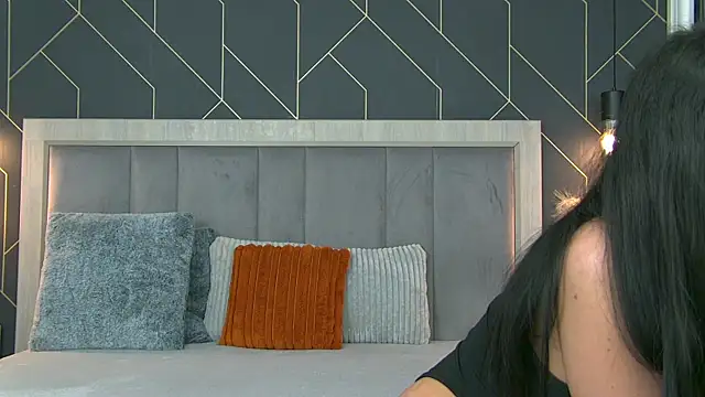 Snapshot of EmyLaveau chatting on March 30, 5:19 am EmyLaveau online show from March 30, 5:19 am