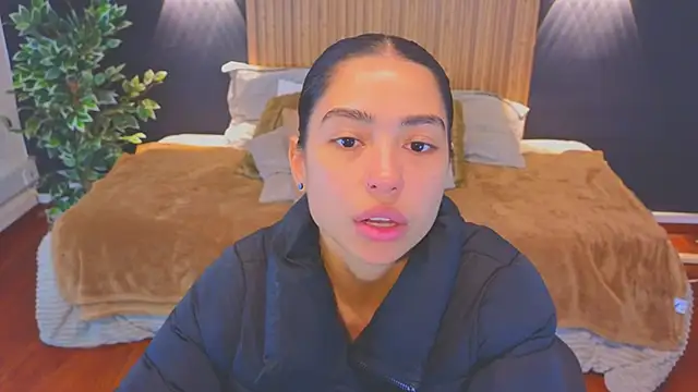 Snapshot of samantha_bss chatting on January 28, 2:42 pm samantha bss online show from January 28, 2:42 pm