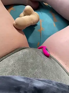 Snapshot of katcclovea chatting on March 5, 6:31 am katcclovea online show from March 5, 6:31 am