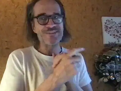 Snapshot of GioApri chatting on June 20, 6:54 pm GioApri online show from June 20, 6:54 pm