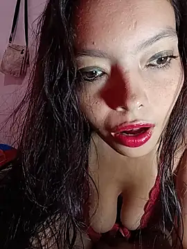 Snapshot of Melanymartinez105 chatting on May 24, 7:19 pm Melanymartinez105 online show from May 24, 7:19 pm