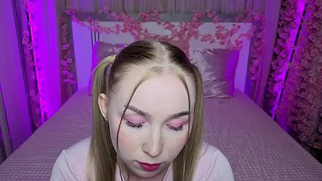 LilyStarlight online show from June 5, 6:52 am