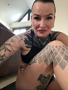 InkedBiitch online show from February 8, 10:18 am