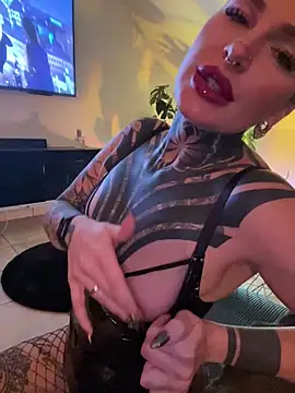 InkedBiitch online show from March 7, 8:11 pm
