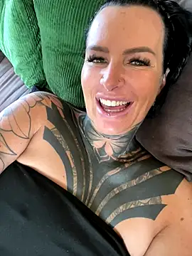InkedBiitch online show from October 1, 8:53 am
