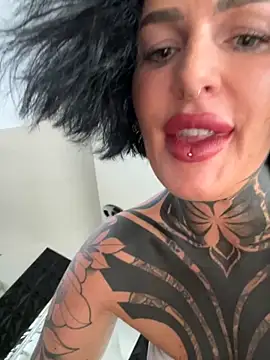 Snapshot of InkedBiitch chatting on October 14, 7:31 am InkedBiitch online show from October 14, 7:31 am