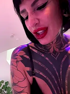 Snapshot of InkedBiitch chatting on October 30, 6:30 pm InkedBiitch online show from October 30, 6:30 pm