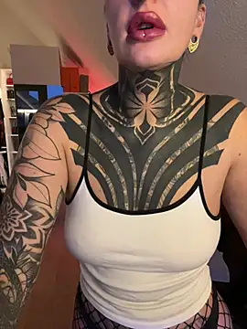Snapshot of InkedBiitch chatting on January 9, 4:10 pm InkedBiitch online show from January 9, 4:10 pm