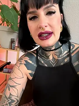 Snapshot of InkedBiitch chatting on January 12, 9:47 am InkedBiitch online show from January 12, 9:47 am