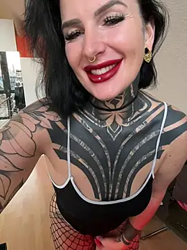 Snapshot of InkedBiitch chatting on January 17, 7:57 am InkedBiitch online show from January 17, 7:57 am