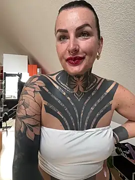 Snapshot of InkedBiitch chatting on March 25, 6:41 am InkedBiitch online show from March 25, 6:41 am