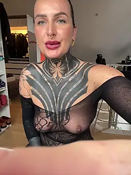 Snapshot of InkedBiitch chatting on March 28, 8:14 am InkedBiitch online show from March 28, 8:14 am