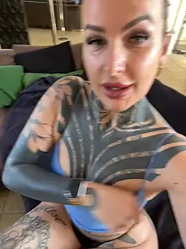 Snapshot of InkedBiitch chatting on April 23, 8:13 am InkedBiitch online show from April 23, 8:13 am