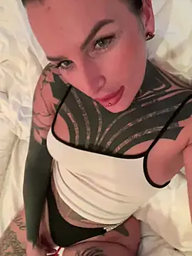 Snapshot of InkedBiitch chatting on May 2, 6:13 pm InkedBiitch online show from May 2, 6:13 pm