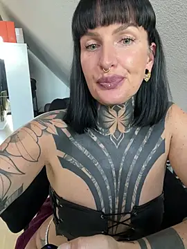 Snapshot of InkedBiitch chatting on May 21, 5:31 pm InkedBiitch online show from May 21, 5:31 pm