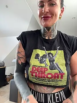 Snapshot of InkedBiitch chatting on May 24, 5:34 am InkedBiitch online show from May 24, 5:34 am