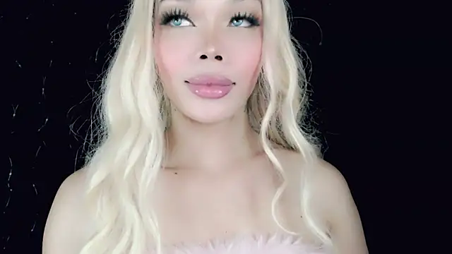 Snapshot of sugar_bbyxx chatting on March 17, 12:04 pm sugar bbyxx online show from March 17, 12:04 pm