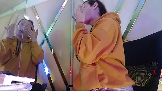 Snapshot of StefyFerrer chatting on October 26, 2:39 am StefyFerrer online show from October 26, 2:39 am