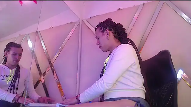 Snapshot of StefyFerrer chatting on November 28, 2:03 am StefyFerrer online show from November 28, 2:03 am