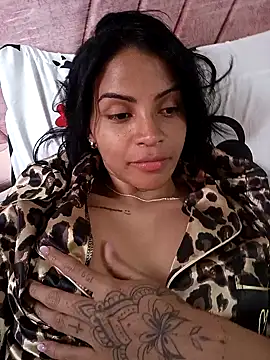 Snapshot of azuna_ chatting on March 31, 9:48 pm azuna online show from March 31, 9:48 pm