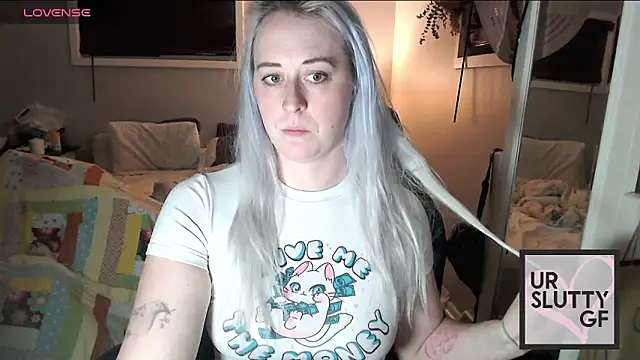 Snapshot of ursluttygf chatting on November 16, 2:28 am ursluttygf online show from November 16, 2:28 am