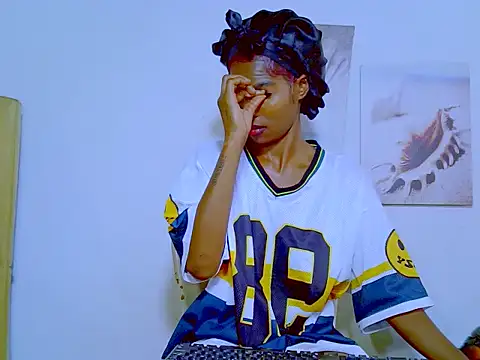 Snapshot of MissParis26 chatting on February 21, 1:00 pm MissParis26 online show from February 21, 1:00 pm